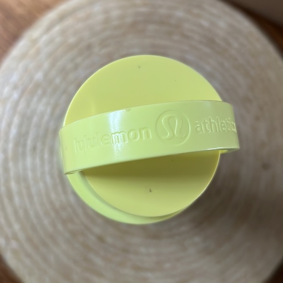 Lululemon Pure Focus Glass Water Bottle Sheer Lemon - Picture 2 of 9